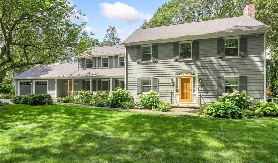 237 Highland Ave, Warwick, RI 02886 - 4 Beds, 3 Bath