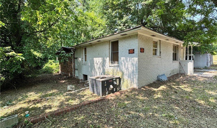 205 Oak Dr, Belton, SC 29627 - 2 Beds, 1 Bath