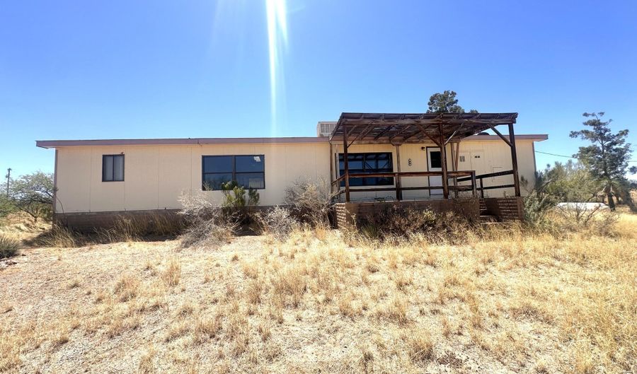 3313 W THUNDERBIRD Trl, Benson, AZ 85602 - 3 Beds, 2 Bath