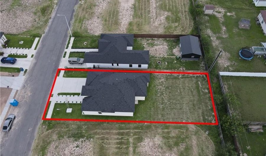 1307 S 9th St, Alamo, TX 78516 - 3 Beds, 2 Bath