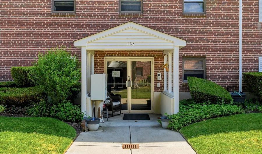 123 Park Ave B3, Amityville, NY 11701 - 1 Beds, 1 Bath