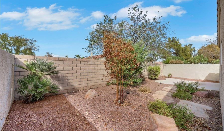 648 Moonlight Mesa Dr, Henderson, NV 89011 - 3 Beds, 2 Bath