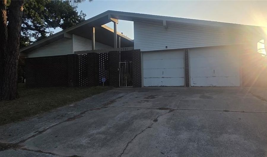 1701 Rolling Rdg, Bethany, OK 73008 - 3 Beds, 2 Bath
