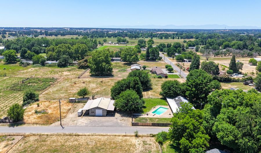 21169 Shelly Ln, Anderson, CA 96007 - 3 Beds, 2 Bath