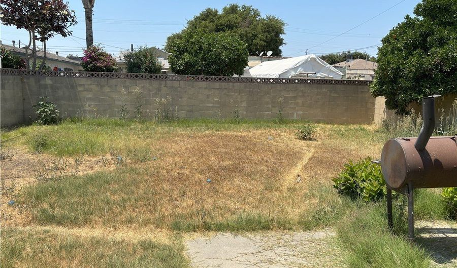 9525 Dearborn Ave, South Gate, CA 90280 - 2 Beds, 1 Bath