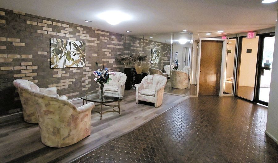 3300 N Carriageway Dr 307, Arlington Heights, IL 60004 - 2 Beds, 2 Bath