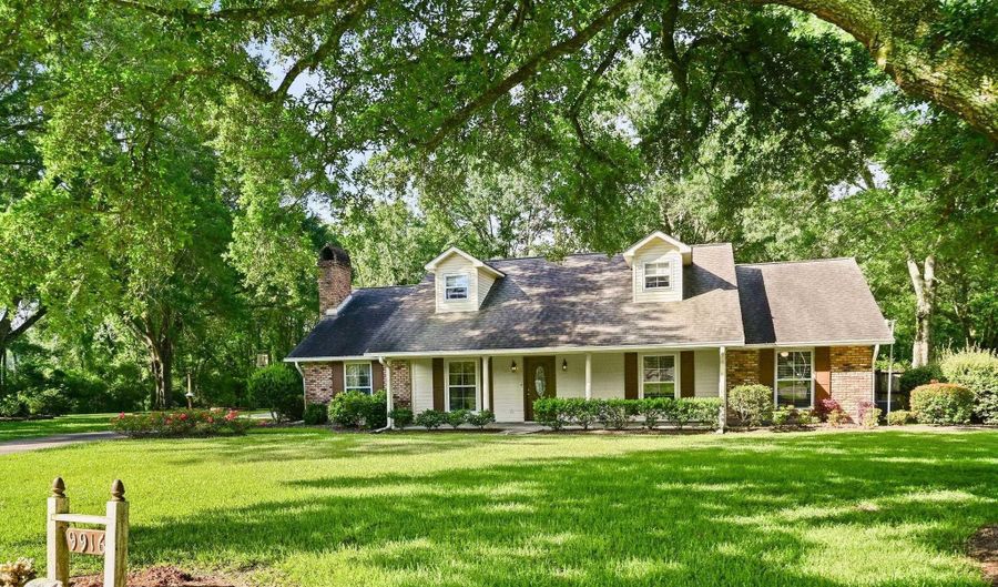 9916 La Paz Ct, Baton Rouge, LA 70818 - 3 Beds, 3 Bath