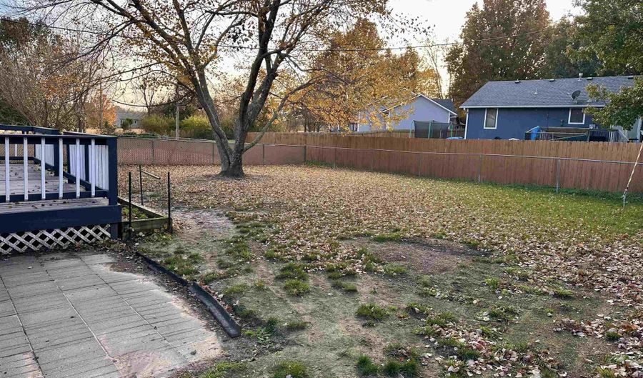 300 Kellogg Ln, Auburn, KS 66402 - 3 Beds, 2 Bath