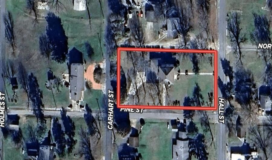 201 Hall St, Alton, MO 65606 - 5 Beds, 3 Bath