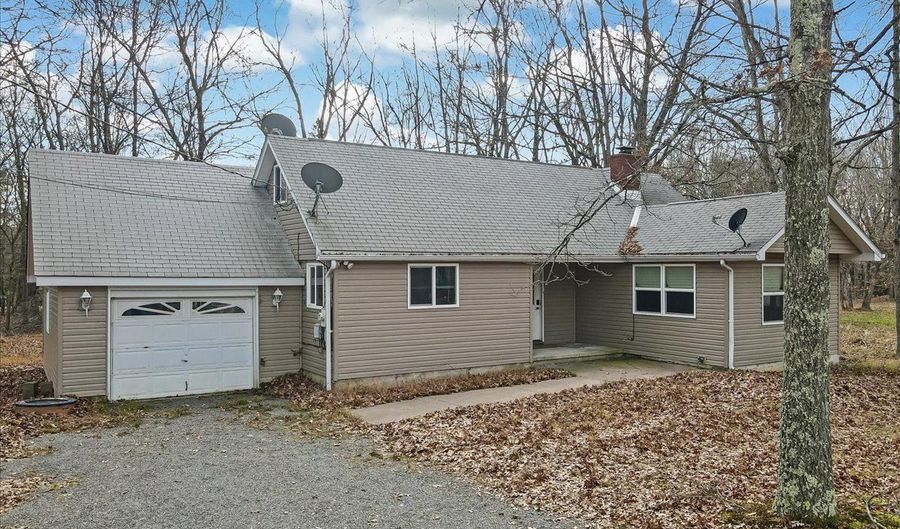 144 N SHORE Dr, Albrightsville, PA 18210 - 3 Beds, 1 Bath