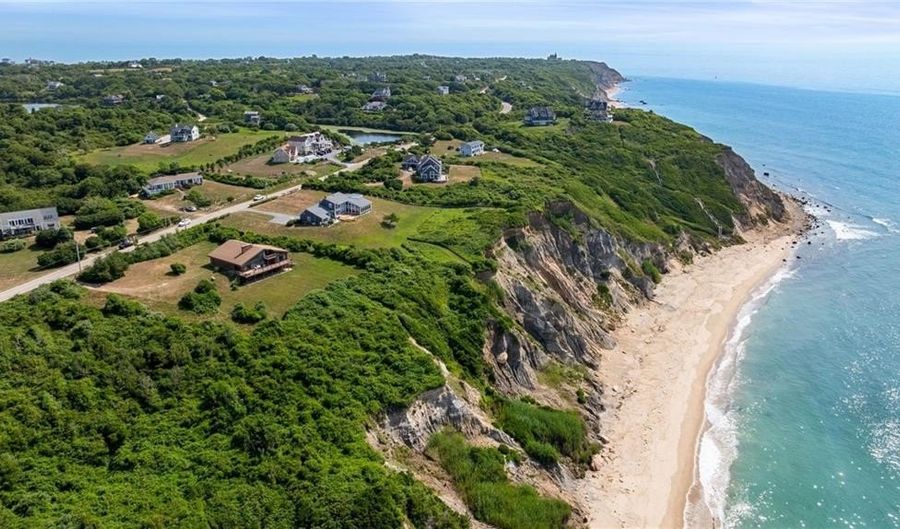 1035 Mohegan Trl, Block Island, RI 02807 - 5 Beds, 4 Bath
