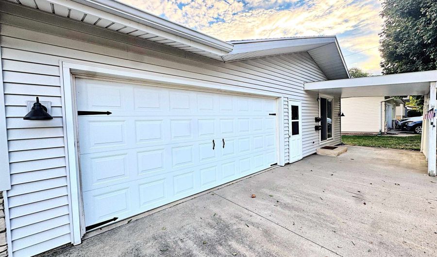 2317 N BAY St, Appleton, WI 54911 - 3 Beds, 2 Bath