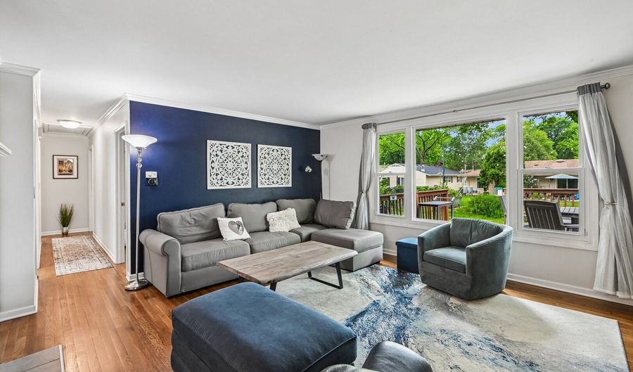 1810 N RIDGE Ave, Arlington Heights, IL 60004 - 3 Beds, 2 Bath