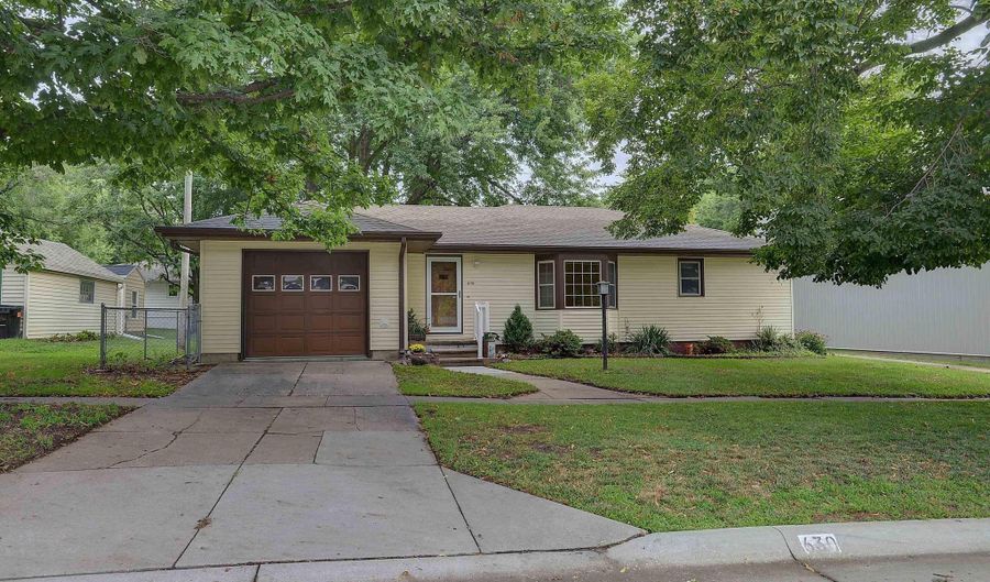 630 W Ellsworth St, Arlington, NE 68002 - 2 Beds, 2 Bath