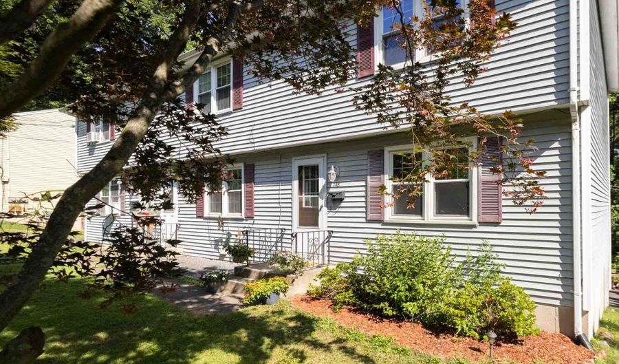 148 Skyridge Rd 148, Bristol, CT 06010 - 2 Beds, 2 Bath
