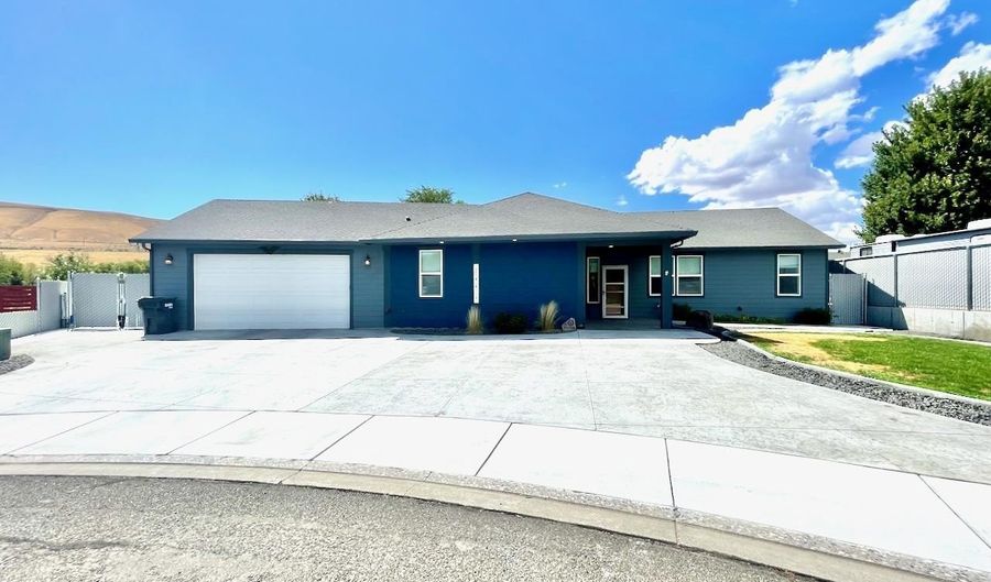 503 Grader Ct, Benton City, WA 99320 - 3 Beds, 3 Bath