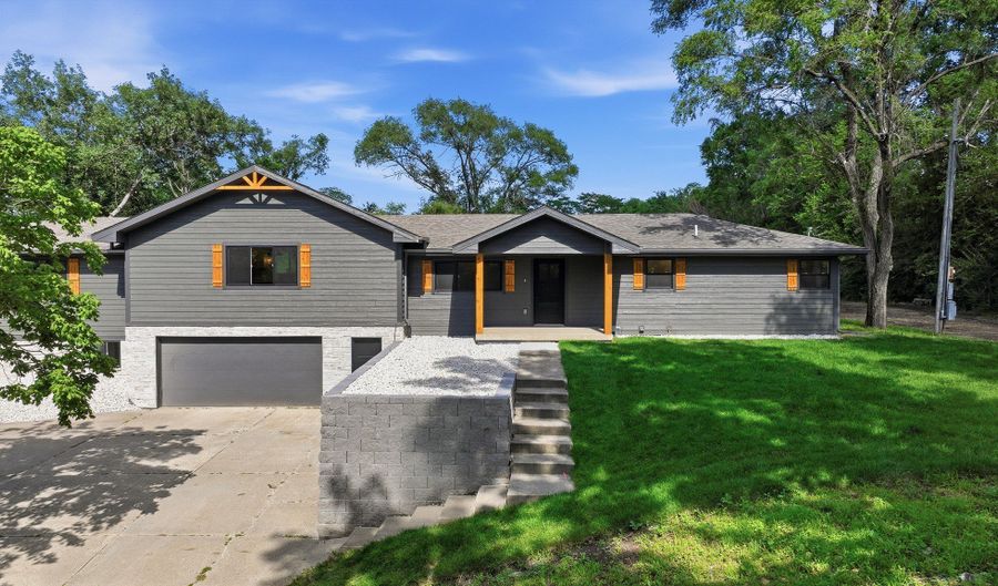33944 Overton Cir, Adel, IA 50003 - 4 Beds, 3 Bath