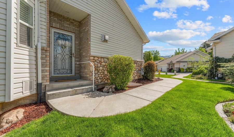33 TIERRA VISTA Ct, Bountiful, UT 84010 - 4 Beds, 3 Bath