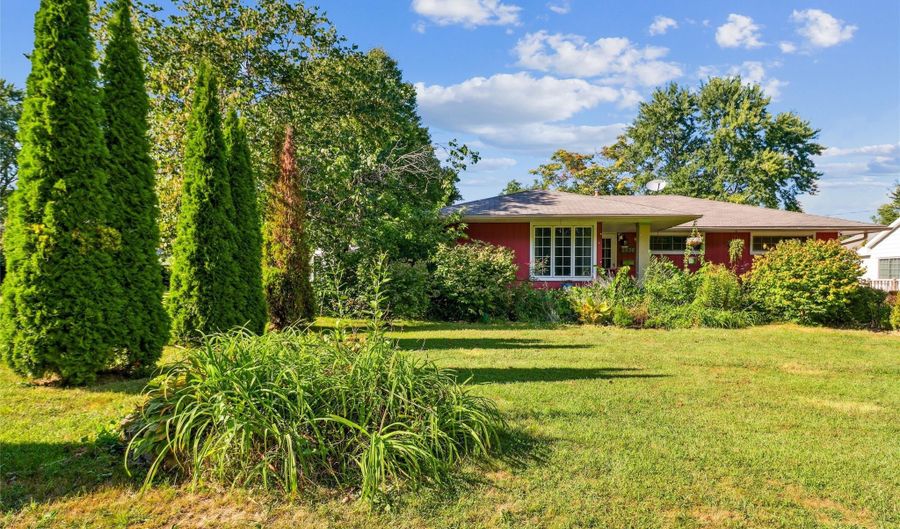 2936 E Tiffin Ave, Des Moines, IA 50317 - 3 Beds, 2 Bath