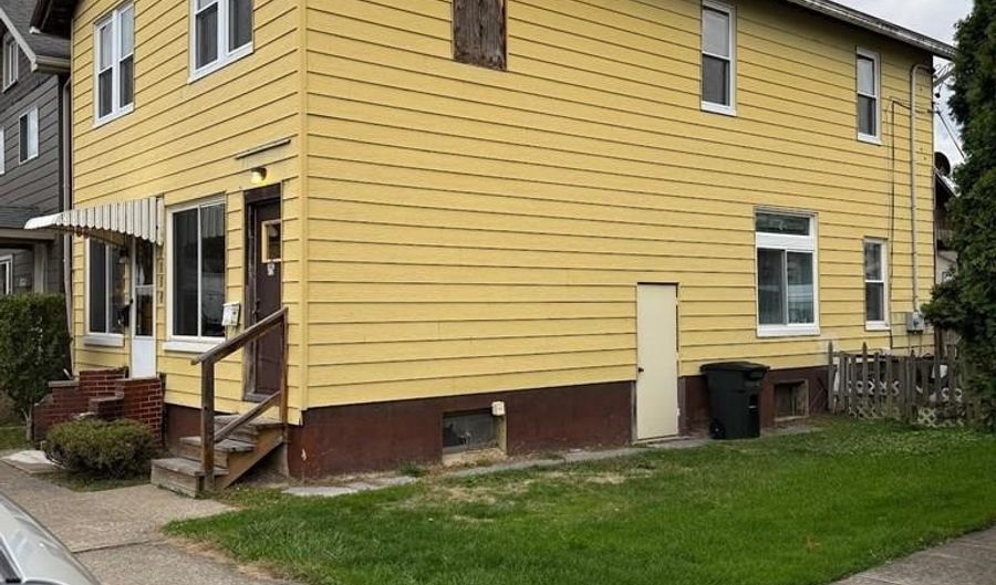 2807 Spruce Ave, Altoona, PA 16601 - 4 Beds, 2 Bath