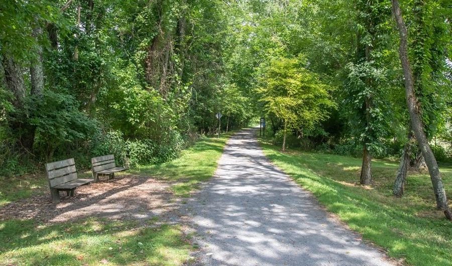 23664 Meade Dr, Abingdon, VA 24211 - 4 Beds, 5 Bath