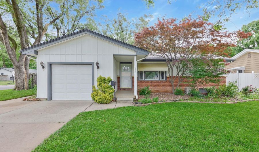 1624 Washington Ln, Augusta, KS 67010 - 2 Beds, 2 Bath