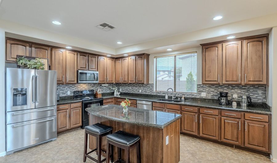 44022 N 43RD Dr, Anthem, AZ 85087 - 5 Beds, 4 Bath