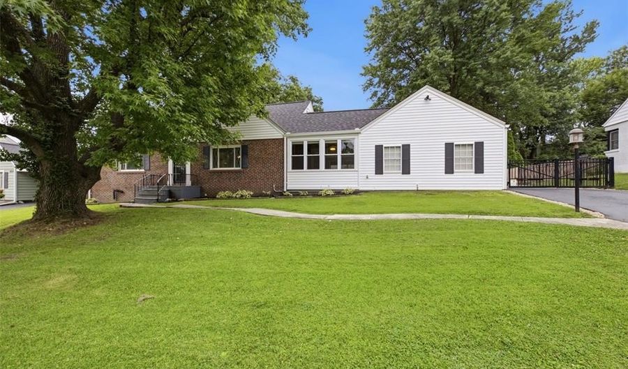 9860 Berwick Dr, Affton, MO 63123 - 3 Beds, 3 Bath