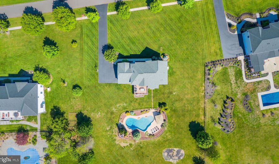 42 RIDGEVIEW Way, Allentown, NJ 08501 - 4 Beds, 5 Bath