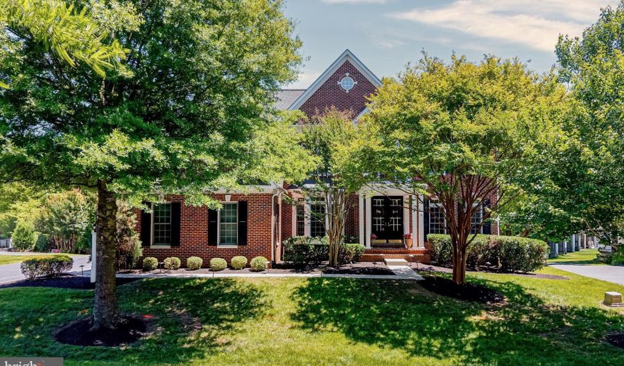 24165 SPRING MEADOW Cir, Aldie, VA 20105 - 4 Beds, 5 Bath