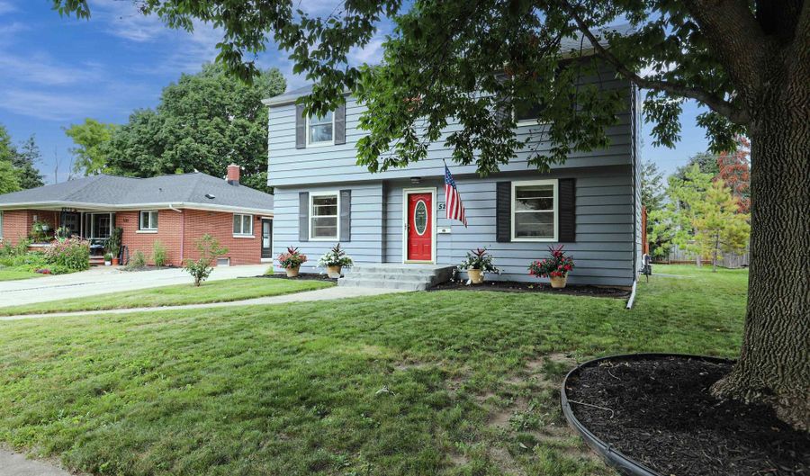 524 N OUTAGAMIE Ct, Appleton, WI 54914 - 3 Beds, 2 Bath