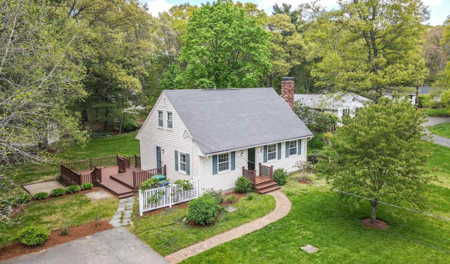 34 Oakhill Ave, Attleboro, MA 02703 - 3 Beds, 2 Bath