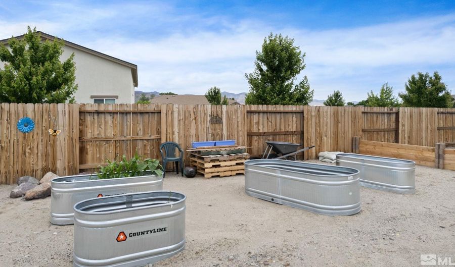 51 Holley Ln, Dayton, NV 89403 - 5 Beds, 3 Bath