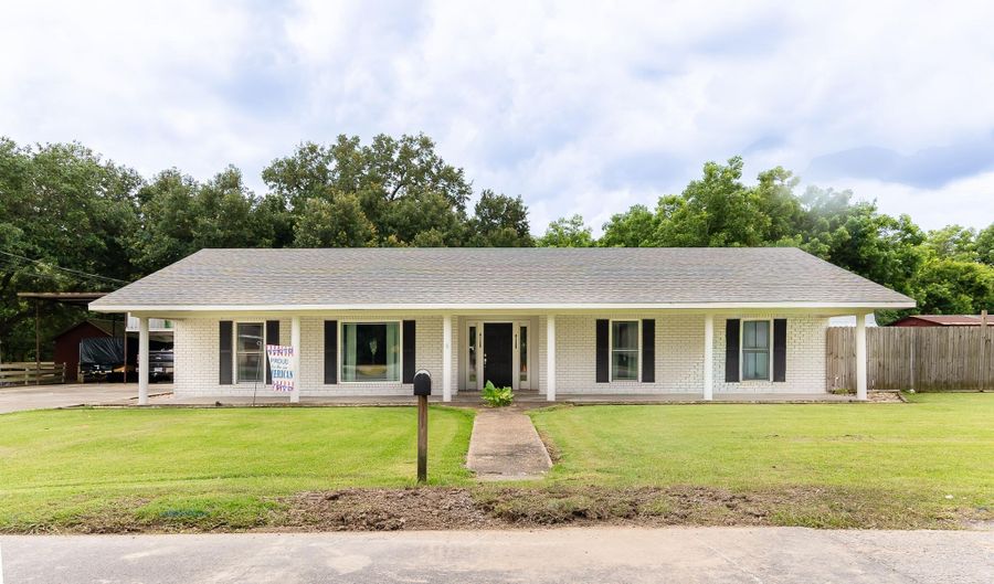 507 Eaton Dr, Abbeville, LA 70510 - 4 Beds, 2 Bath