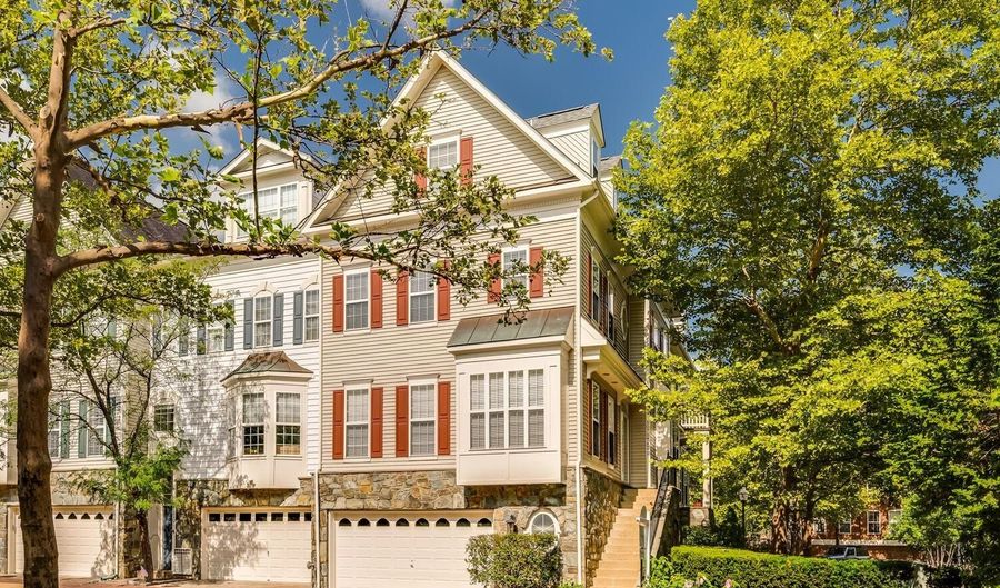 5075 MINDA Ct, Alexandria, VA 22304 - 3 Beds, 4 Bath