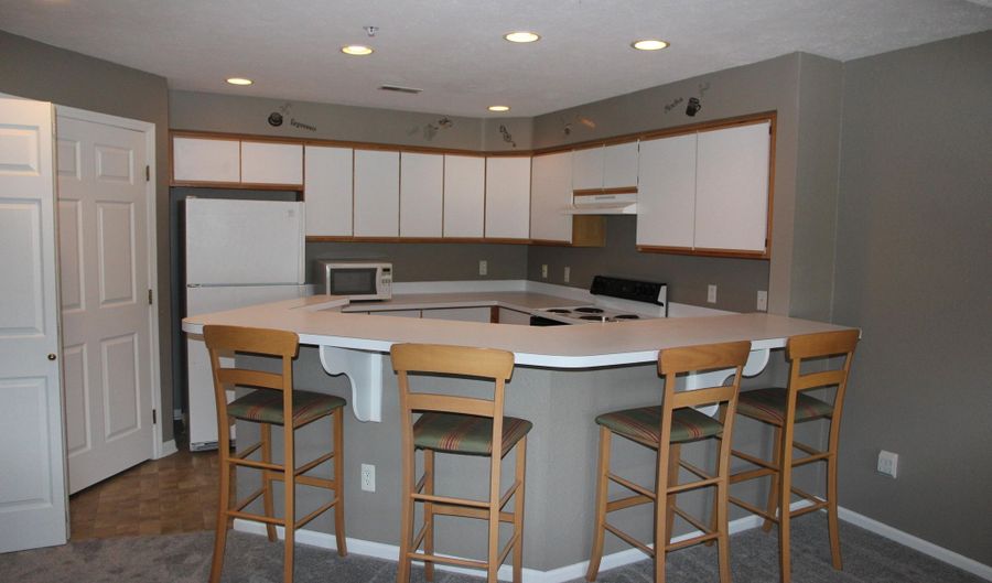1376 HEATHERWOOD Ln, Ann Arbor, MI 48108 - 2 Beds, 2 Bath