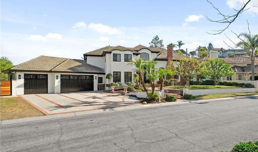 7460 E Hummingbird Cir, Anaheim, CA 92808 - 5 Beds, 4 Bath