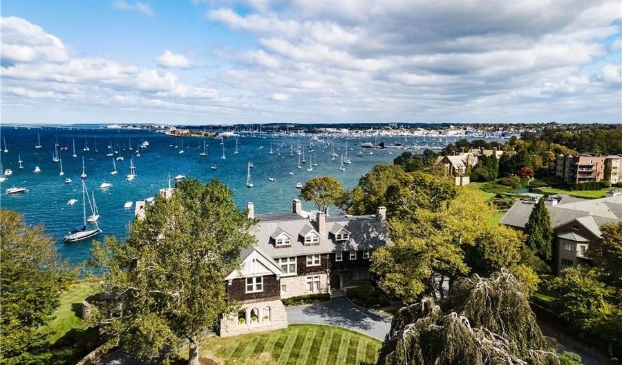 127 Harrison Ave 2, Newport, RI 02840 - 2 Beds, 3 Bath