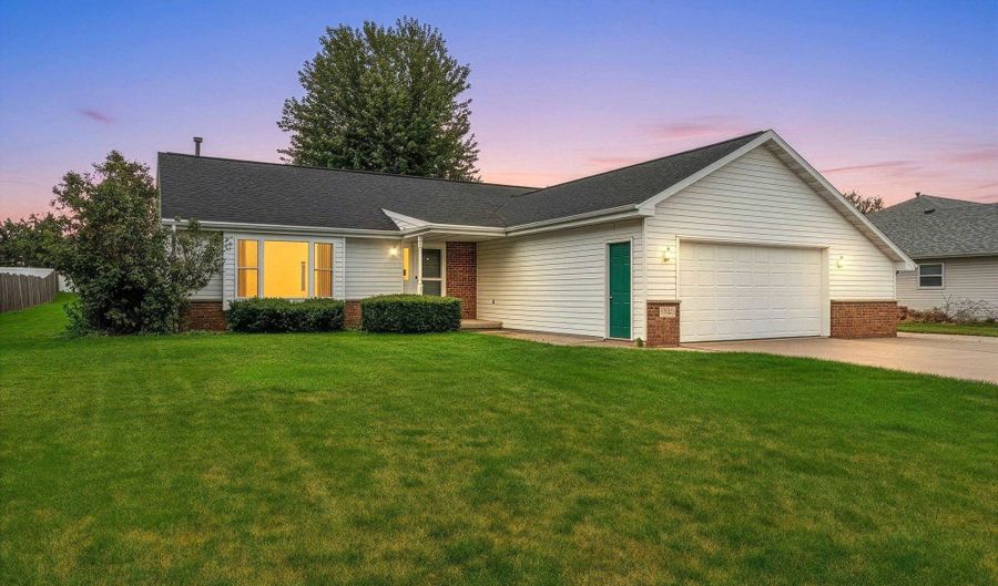 W2527 SKYVIEW Court, Appleton, WI 54915 - 3 Beds, 2 Bath