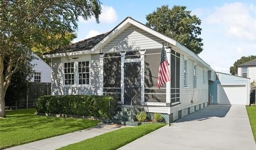 430 LEBEAU St, Arabi, LA 70032 - 2 Beds, 2 Bath