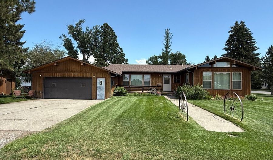 515 Stock St, Big Timber, MT 59011 - 3 Beds, 2 Bath