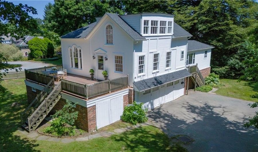 40 Catherine St, Newport, RI 02840 - 5 Beds, 4 Bath