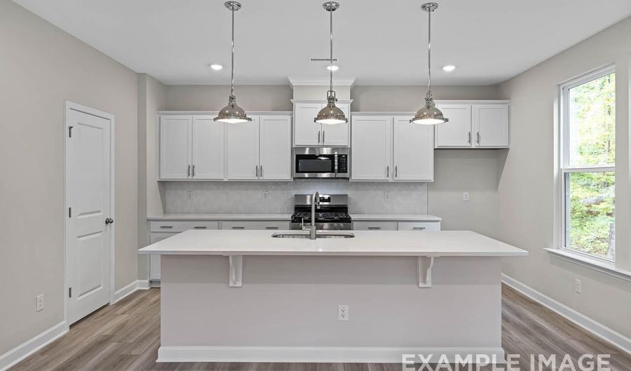 315 Queensferry Dr, Aberdeen, NC 28387 - 5 Beds, 4 Bath