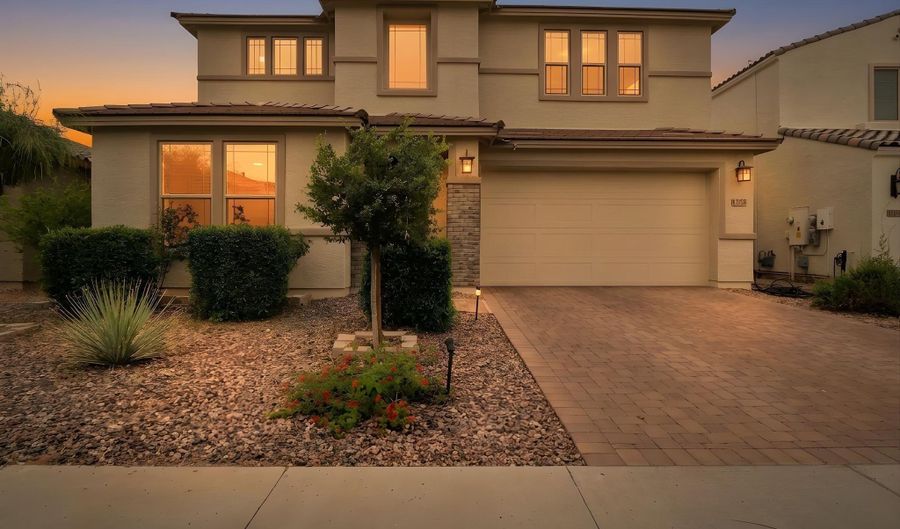 12125 W LUXTON Ln, Avondale, AZ 85323 - 5 Beds, 4 Bath
