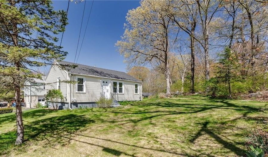 19 Leigh Rd, Cumberland, RI 02864 - 2 Beds, 1 Bath