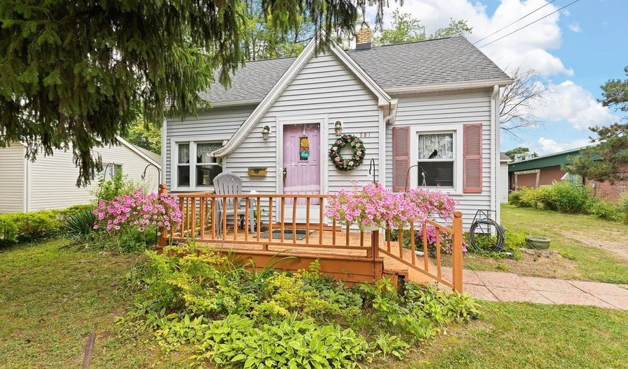 381 N Charles St, Adrian, MI 49221 - 3 Beds, 3 Bath