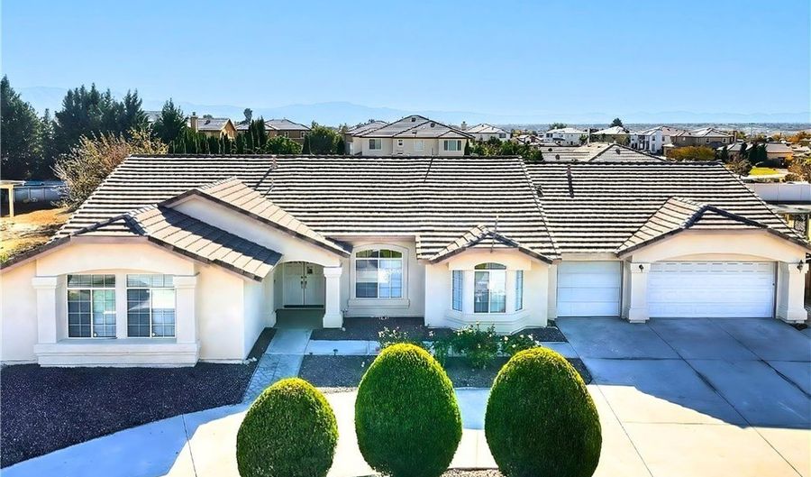 19149 Catalina, Apple Valley, CA 92308 - 4 Beds, 4 Bath