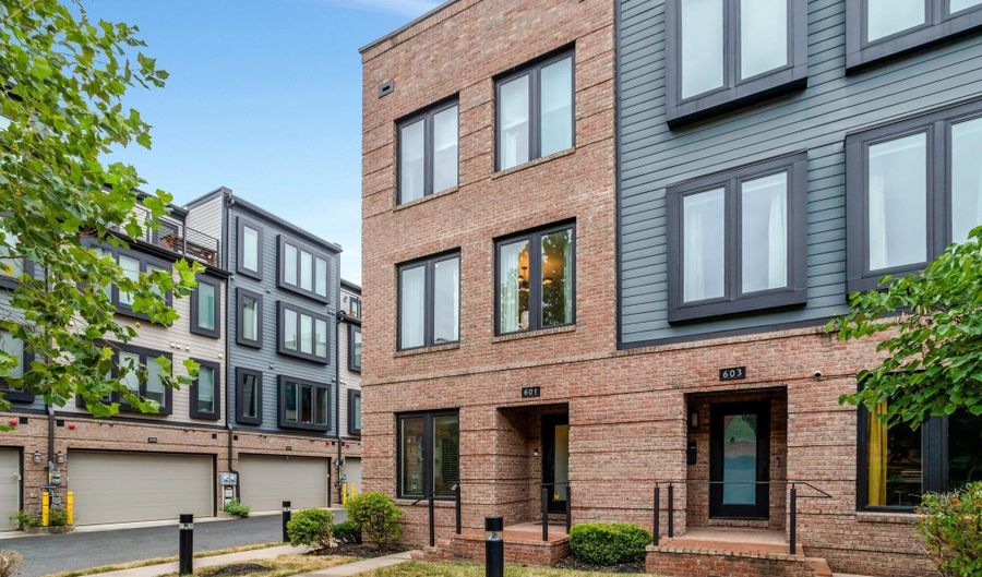 601 SLADE Ct, Alexandria, VA 22314 - 3 Beds, 4 Bath