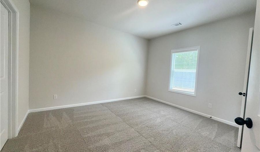 325 Rodeo Dr, Auburn, GA 30011 - 5 Beds, 3 Bath