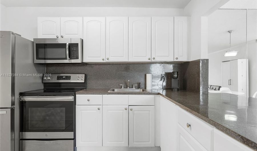 9440 W Bay Harbor Dr 2C, Bay Harbor Islands, FL 33154 - 1 Beds, 2 Bath